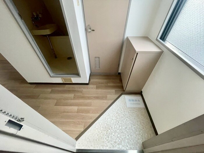 物件内観写真14　(玄関)