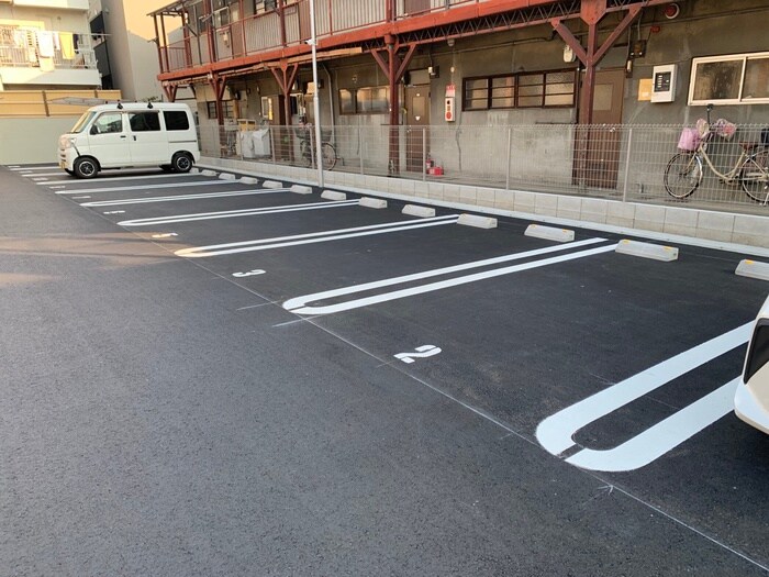 物件外観写真2　(駐車場)
