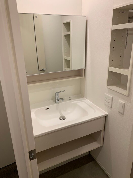 物件内観写真9　(洗面)