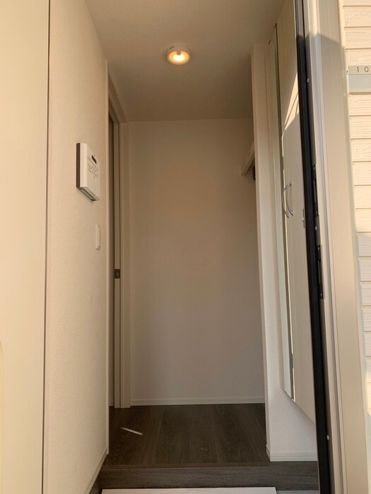 物件内観写真18　(玄関)