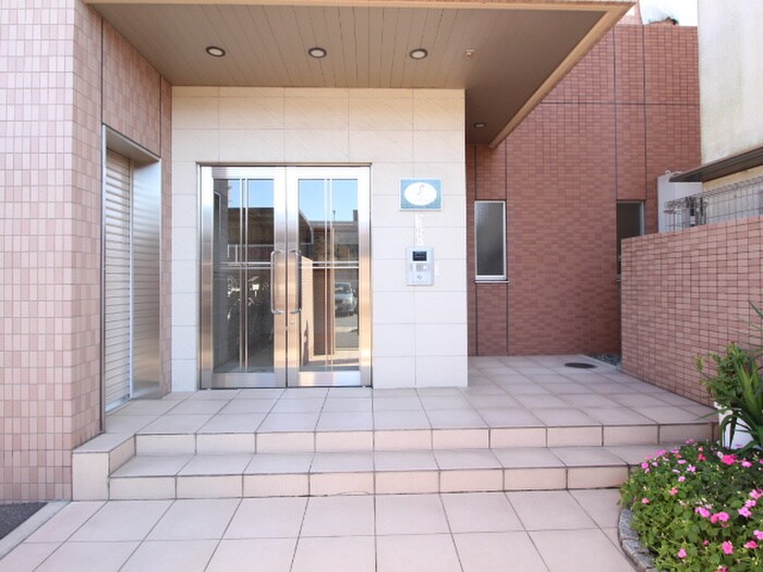 物件外観写真5　(エントランス部分)