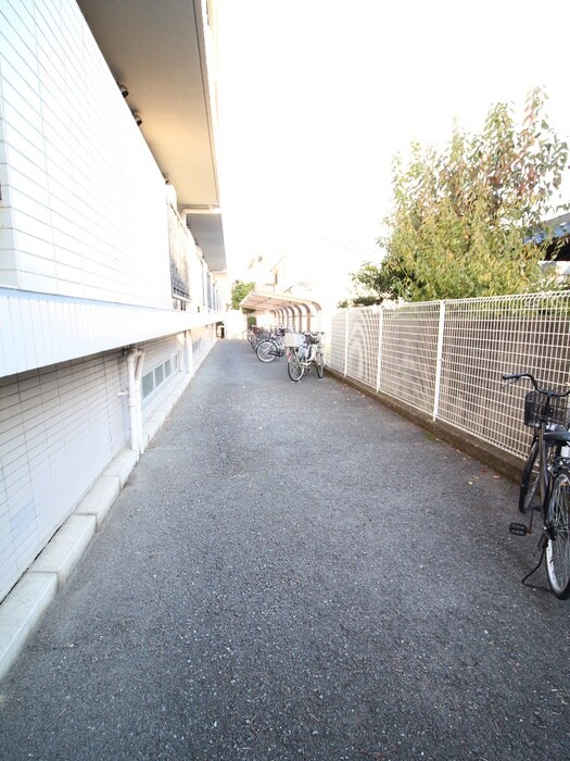 物件外観写真3　(駐輪場)