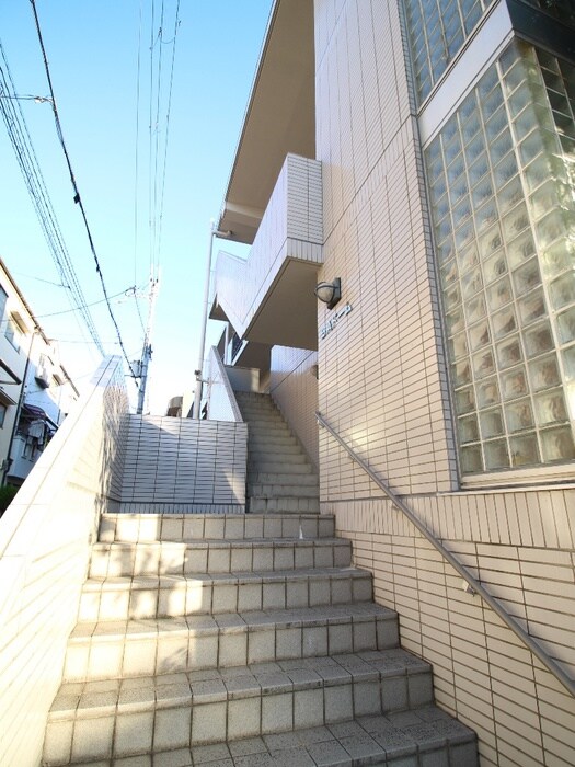 物件外観写真6　(エントランス部分)