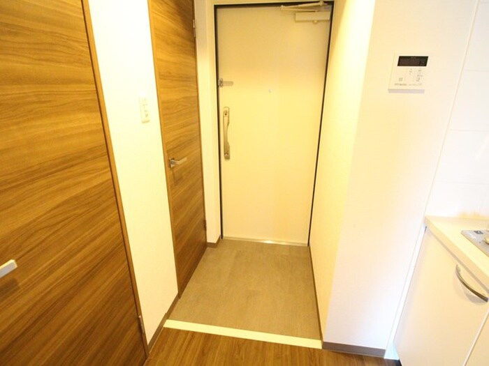 物件内観写真16　(玄関)