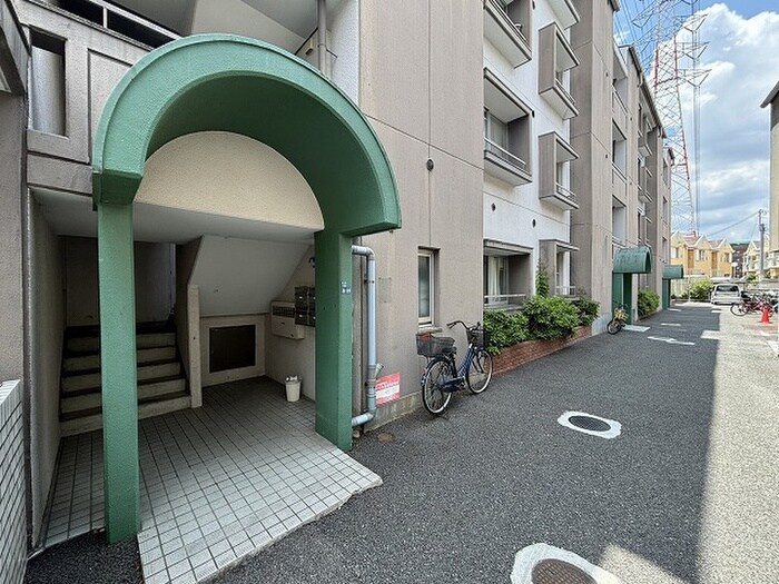 物件外観写真6　(エントランス部分)