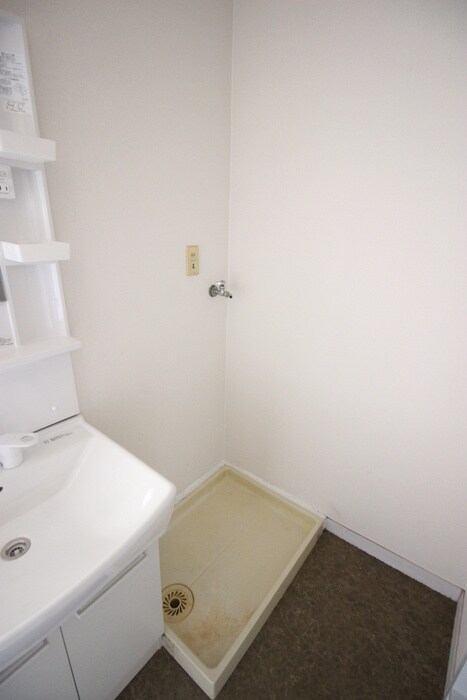 物件内観写真12　(洗濯機置場)