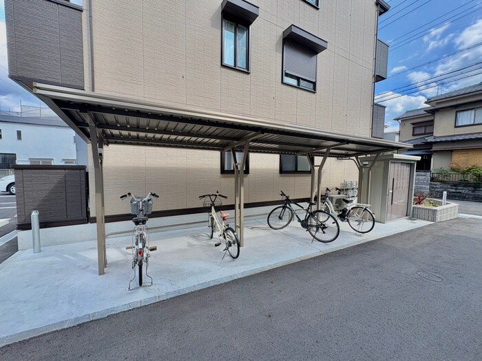 物件外観写真3　(駐輪場)