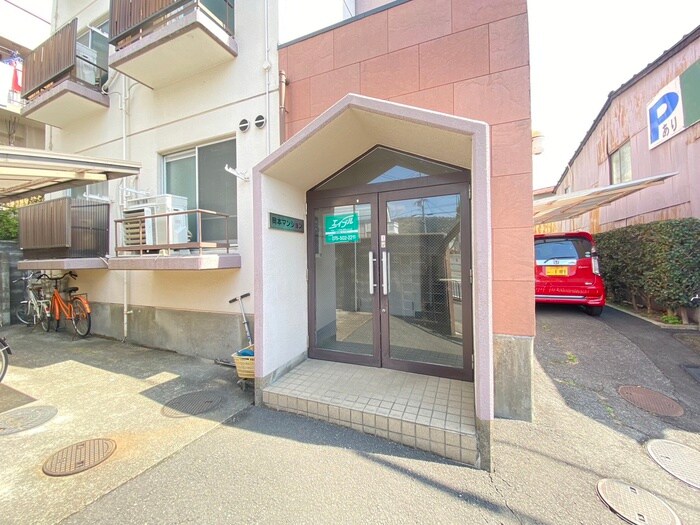 物件外観写真2　(エントランス部分)