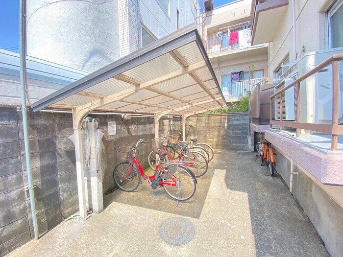 物件外観写真3　(駐輪場)