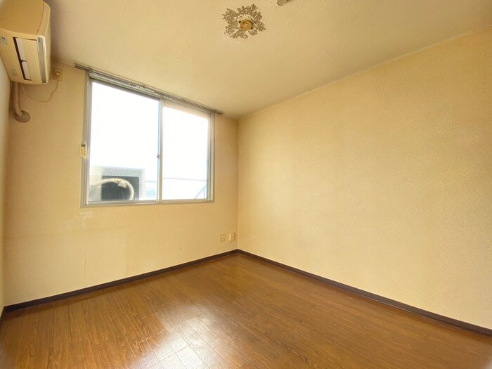 岡本マンションの居室