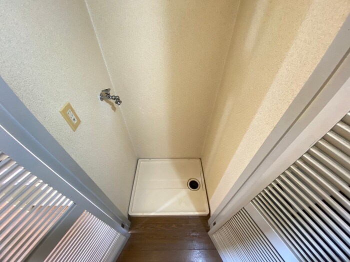 岡本マンションの洗濯機置場