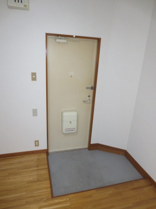物件内観写真6　(玄関)