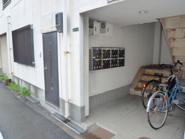 物件外観写真3　(エントランス部分)