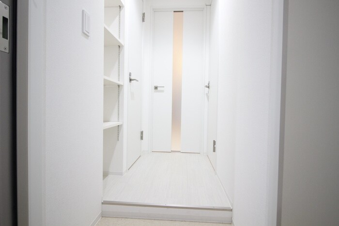 物件内観写真8　(玄関)