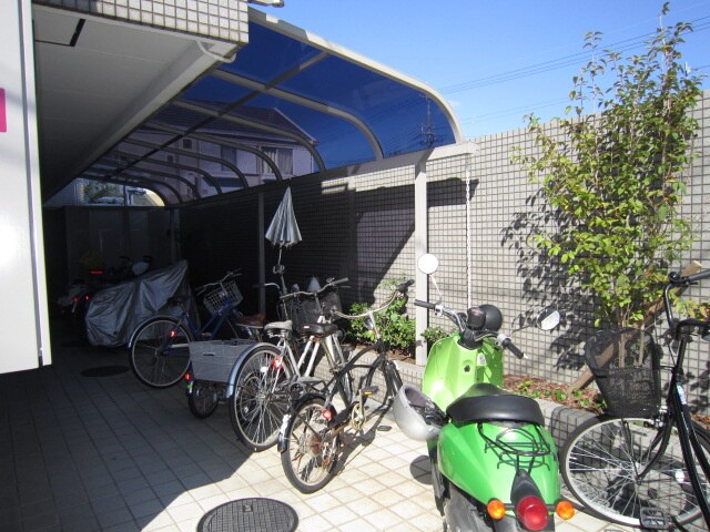物件外観写真3　(駐輪場)