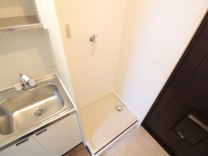 物件内観写真15　(洗濯機置場)