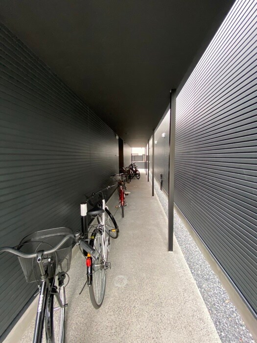 物件外観写真4　(駐輪場)