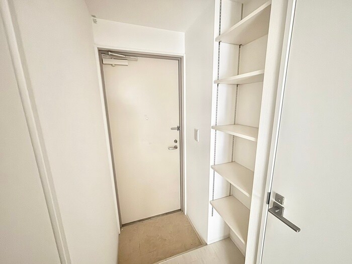 物件内観写真18　(玄関)