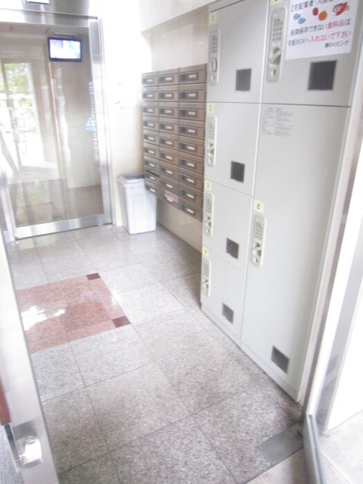 物件外観写真2　(エントランス部分)