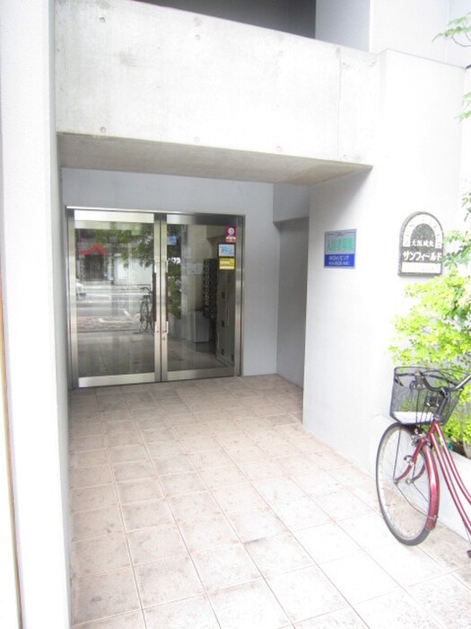 物件外観写真3　(エントランス部分)