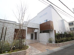 宝塚雲雀丘タウンハウス2外観写真