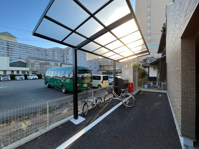 物件外観写真4　(駐輪場)