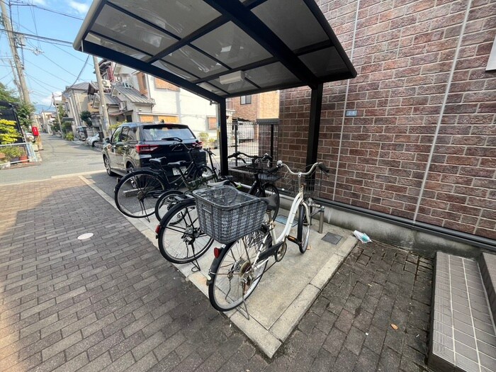 物件外観写真3　(駐輪場)