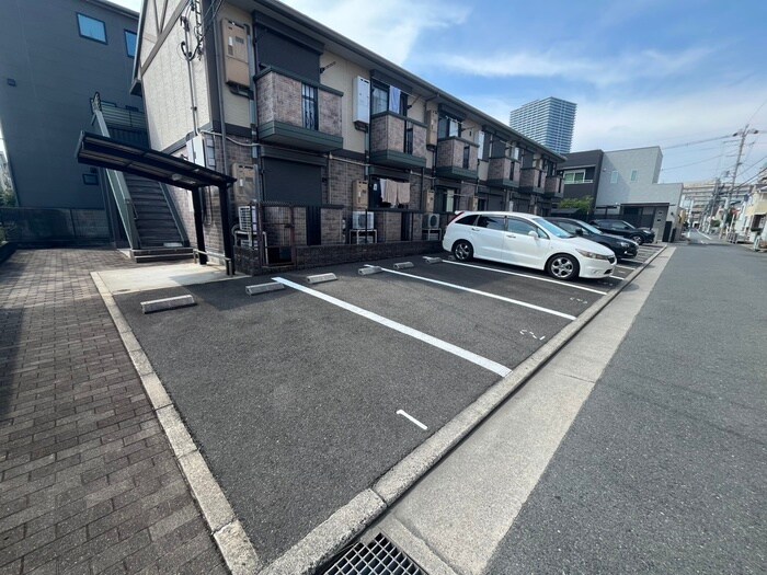 物件外観写真5　(駐車場)