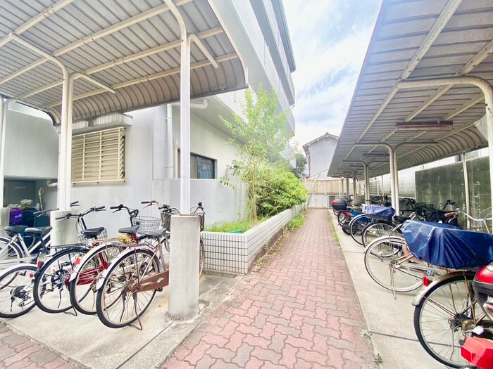 物件外観写真2　(駐輪場)