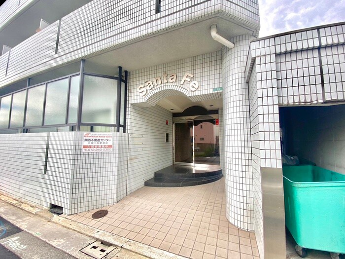 物件外観写真5　(エントランス部分)