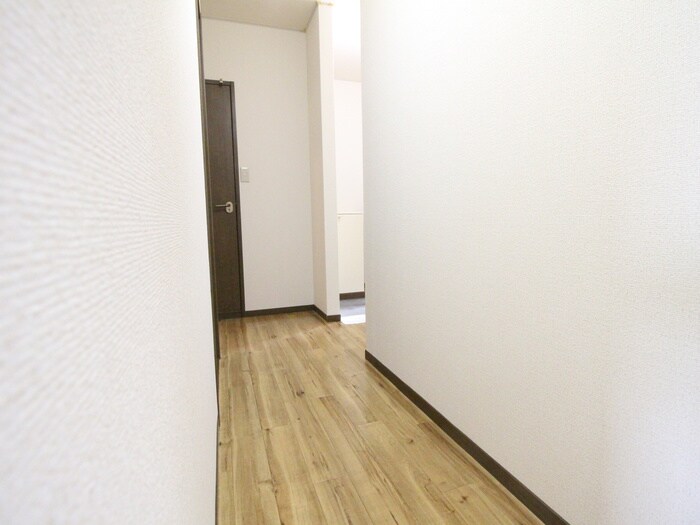 物件内観写真16　(廊下)
