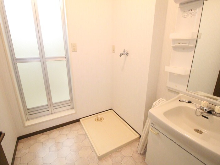 物件内観写真18　(洗濯機置場)