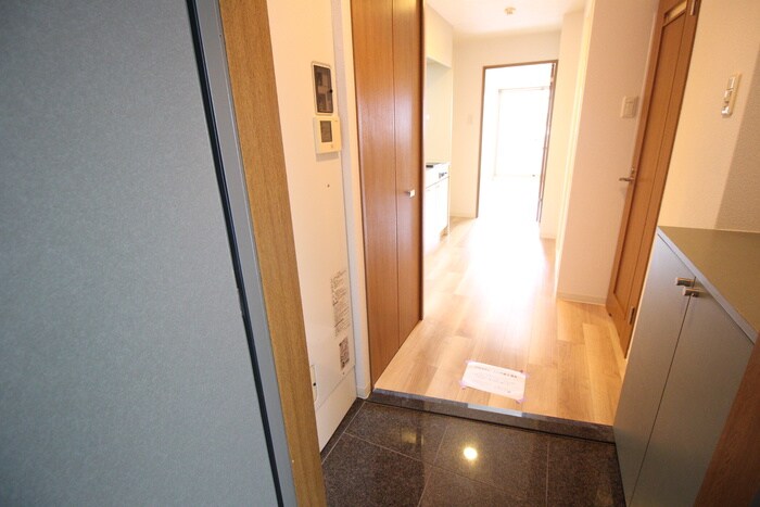 物件内観写真7　(玄関)