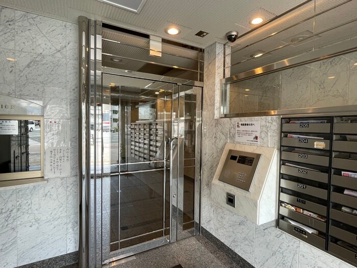 物件外観写真4　(エントランス部分)