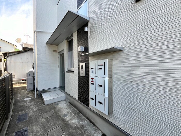 物件外観写真5　(エントランス部分)