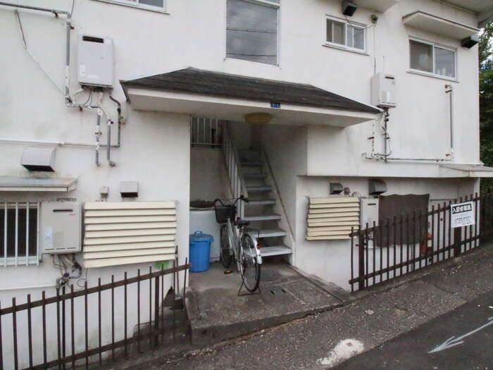 物件外観写真3　(エントランス部分)