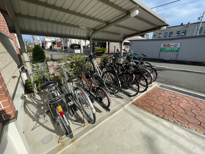 物件外観写真2　(駐輪場)