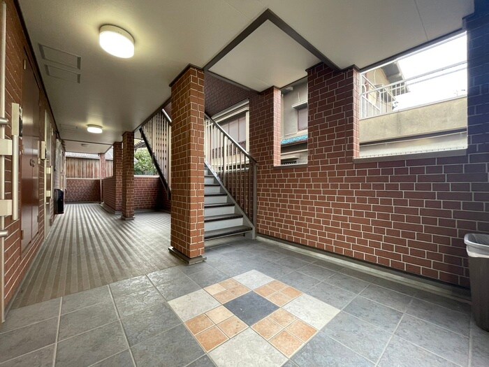 物件外観写真3　(エントランス部分)