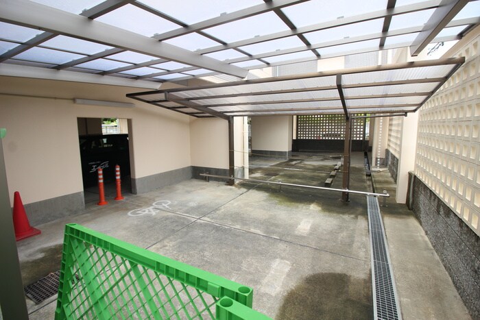 物件外観写真5　(駐輪場)