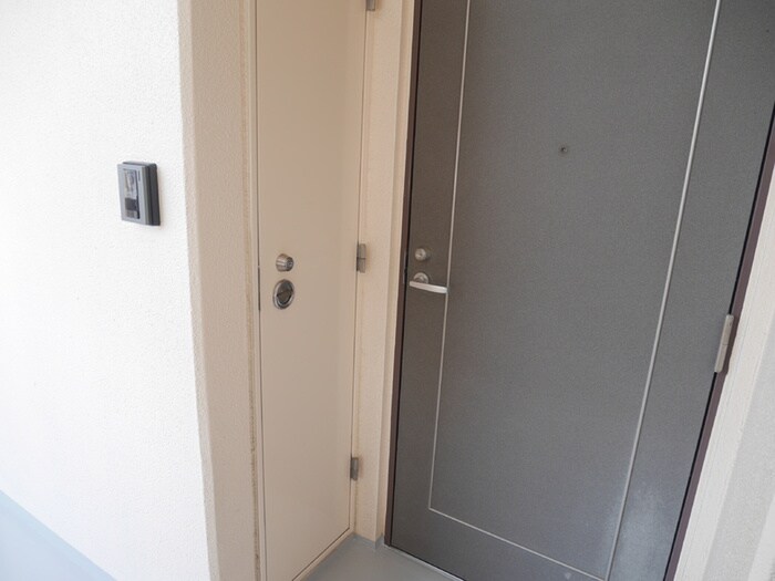 物件内観写真13　(玄関)