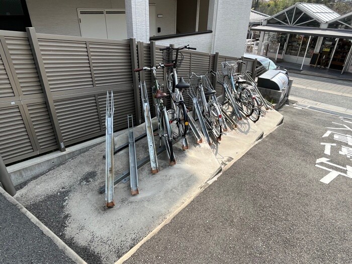 物件外観写真6　(駐輪場)