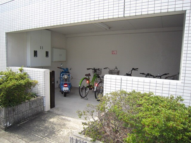 物件外観写真3　(駐輪場)