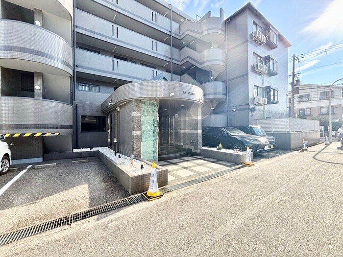 物件外観写真2　(エントランス部分)