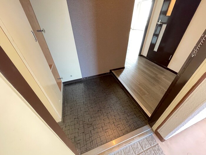 物件内観写真7　(玄関)