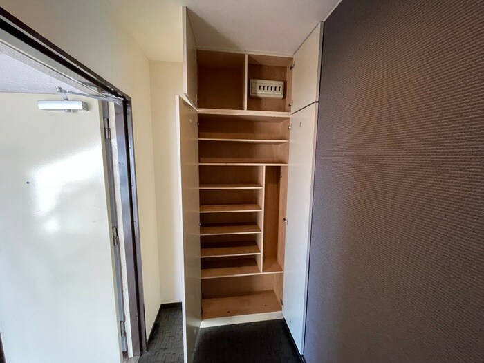 物件内観写真8　(靴箱)