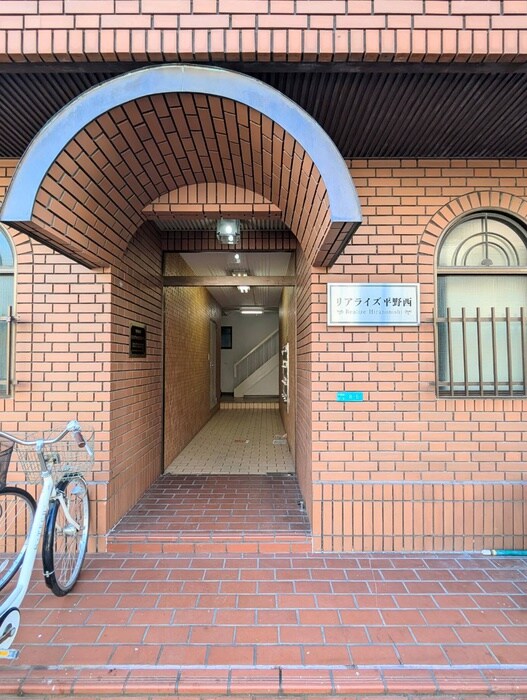 物件外観写真2　(エントランス部分)