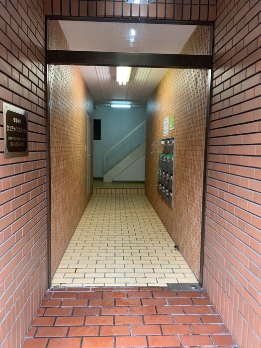 物件外観写真4　(エントランス部分)