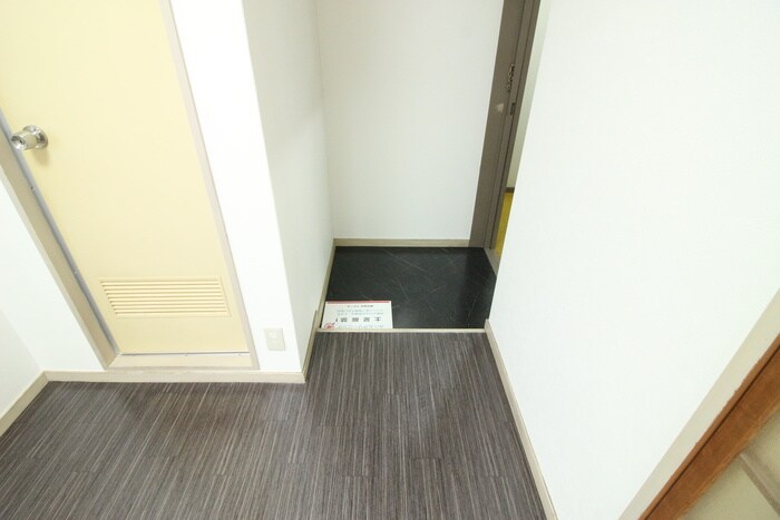 物件内観写真18　(玄関)