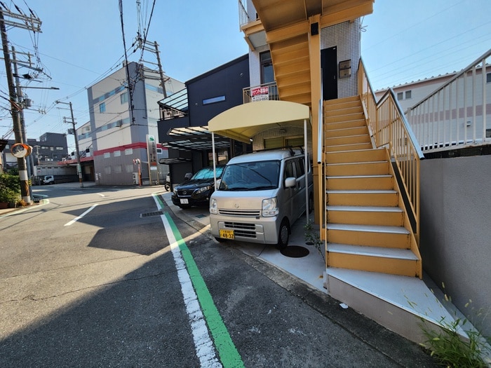 物件外観写真3　(エントランス部分)