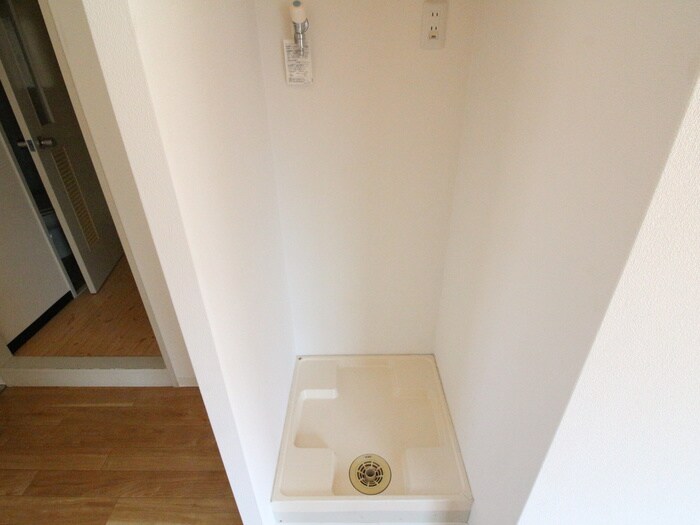 物件内観写真15　(洗濯機置場)